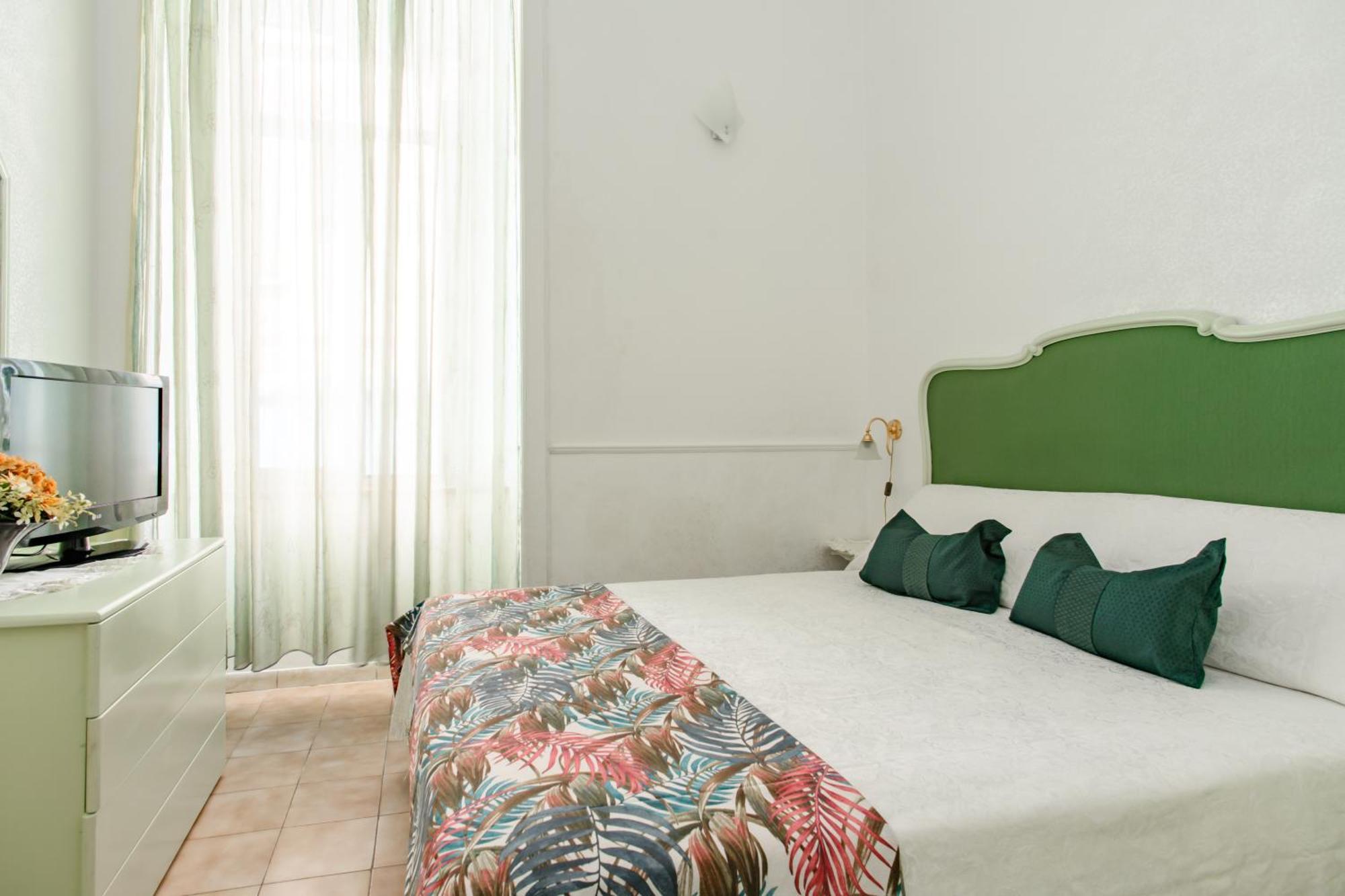 Residenza Falcone, 36 Naples